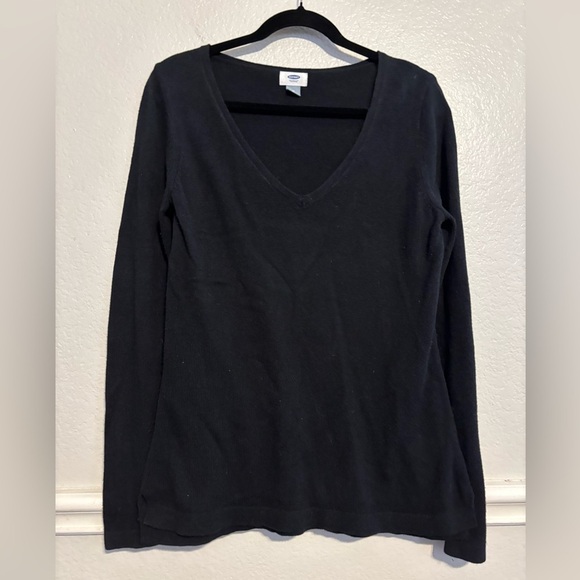 Old Navy Sweaters - Old Navy women’s black v-neck sweater size M